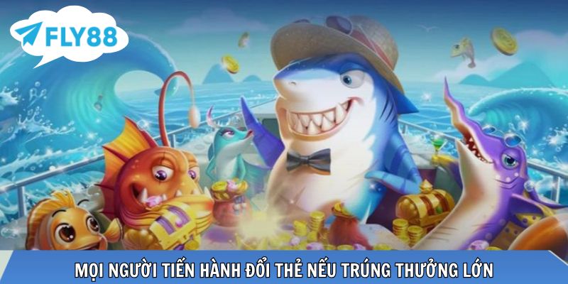 Mọi người tiến hành đổi thẻ nếu trúng thưởng lớn
